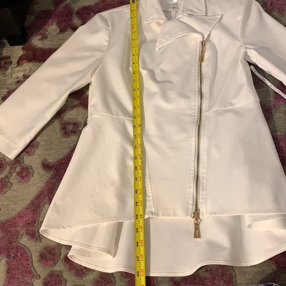 🔥VENUS Popped Collar White Asymmetrical High/Low Top Gold Accents Size 12 - Picture 9 of 14